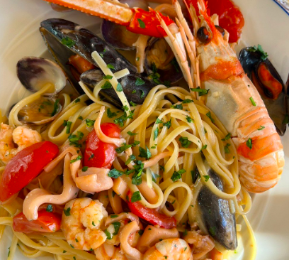 La Fontelina signature dishes Spaghetti Alla "Puttanesca" Di Mare Con Tonno
Linguine "Fontelina"
Gamberoni O Scampi